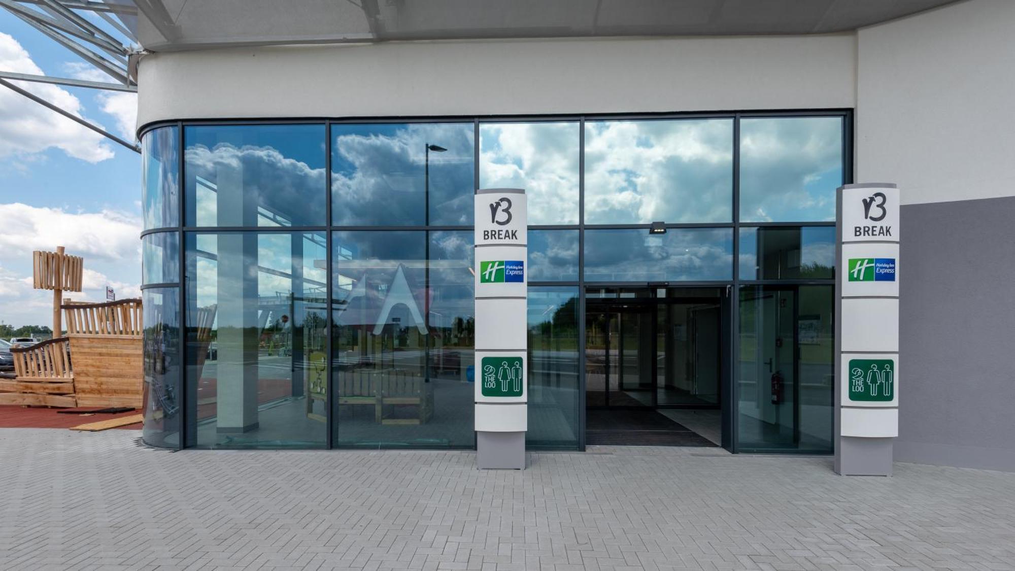 Holiday Inn Express - Hamburg South A7-As42 By Ihg Egestorf Bagian luar foto