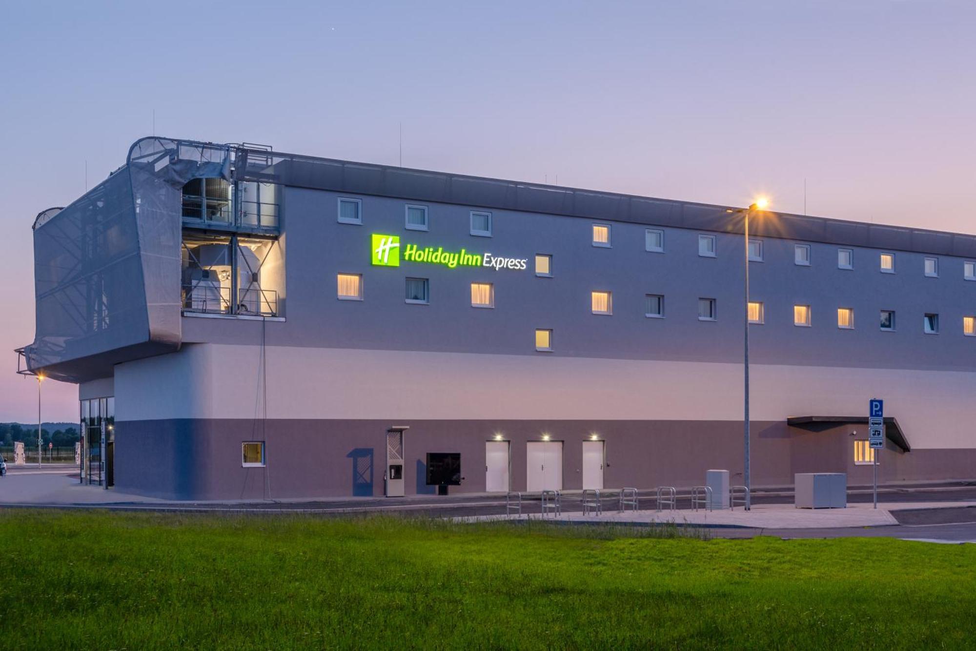 Holiday Inn Express - Hamburg South A7-As42 By Ihg Egestorf Bagian luar foto